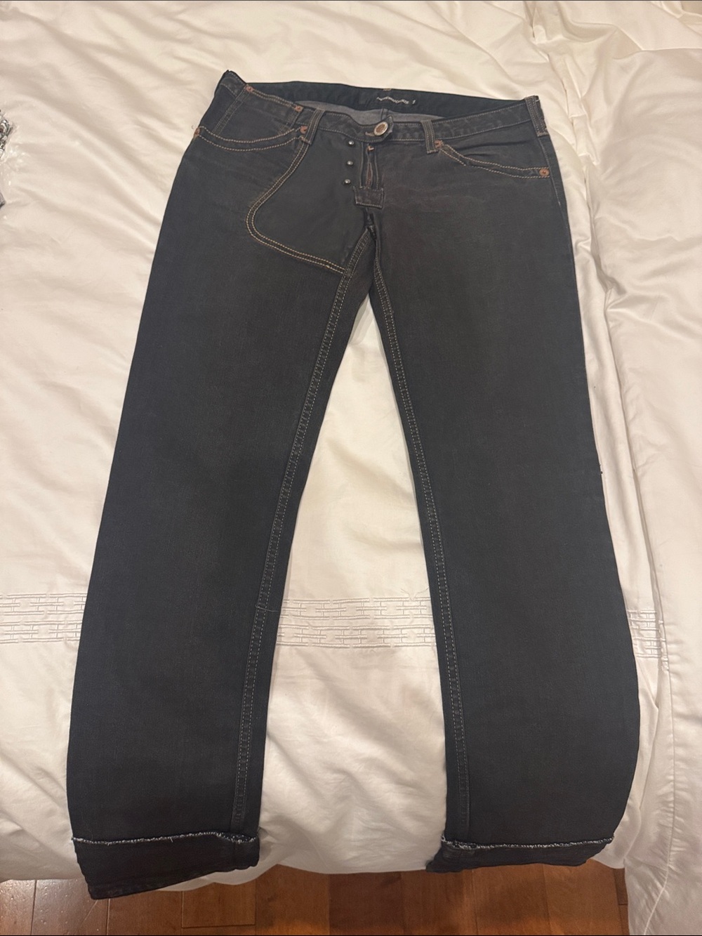 Women's Straight Leg Jeans in Dark Black Wash